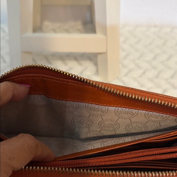 Michael Kors Burnt Orange Leather Wallet -GUC - Picture 9 of 10